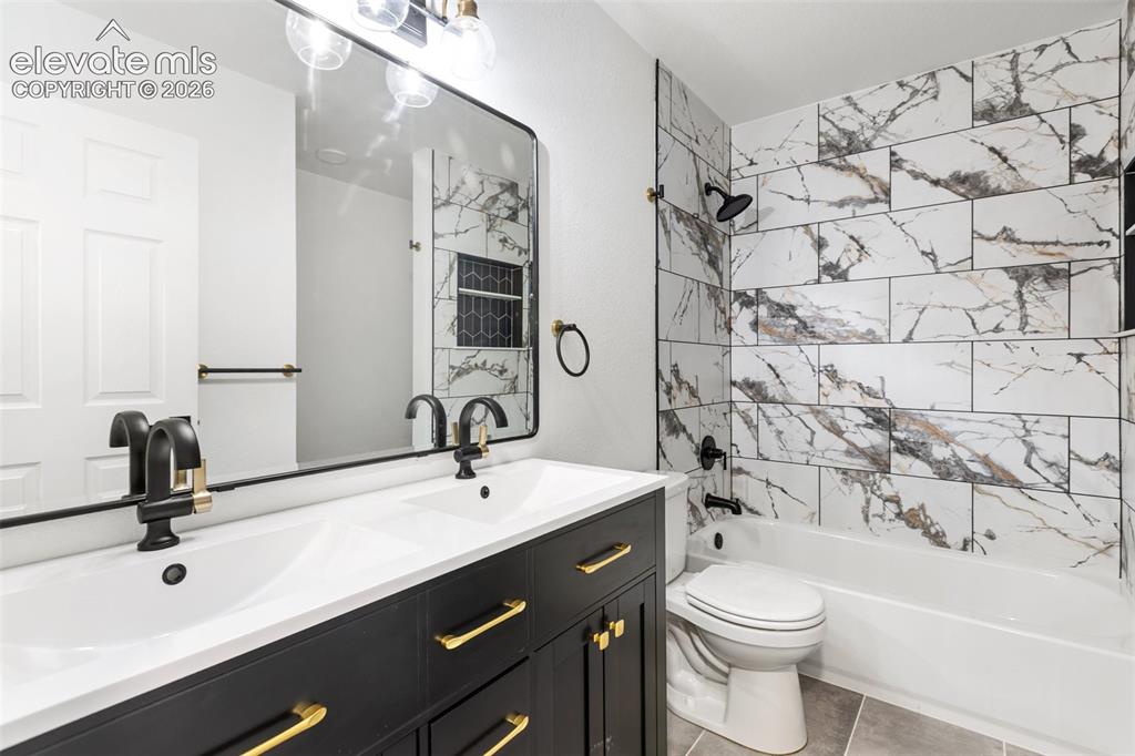 Image 8 of 31: Fully remodeled luxury