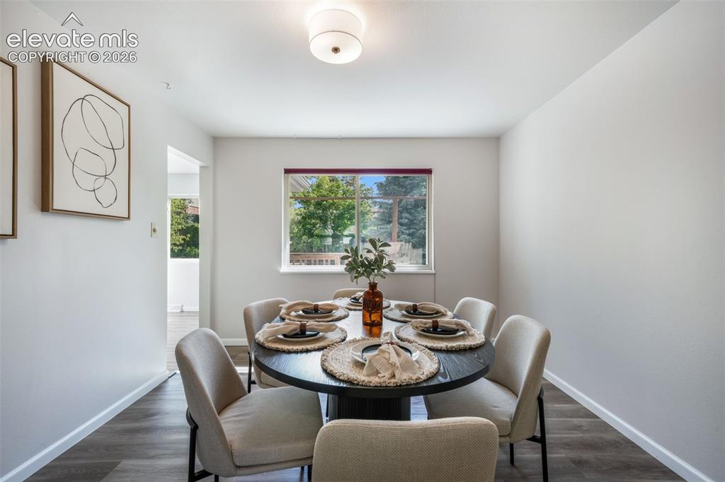 Image 13 of 50: Dining Area