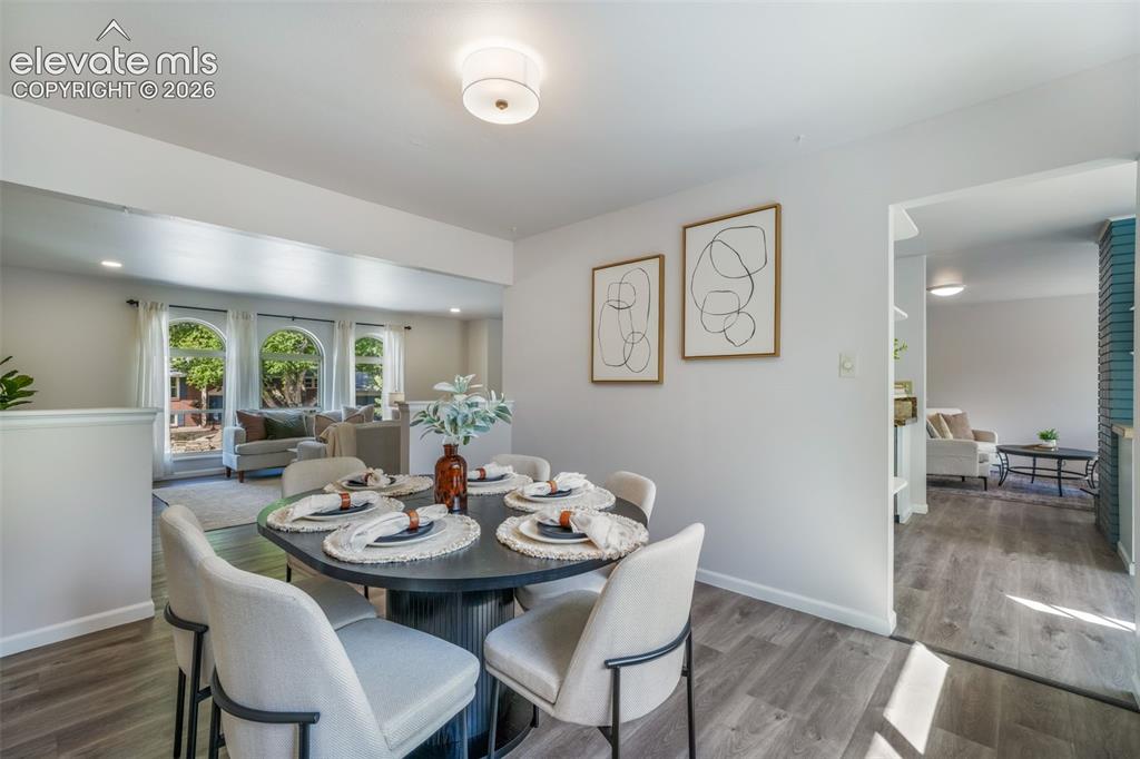 Image 14 of 50: Dining Area