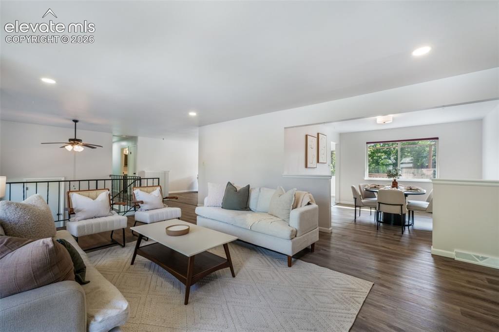 Image 8 of 50: Living Room