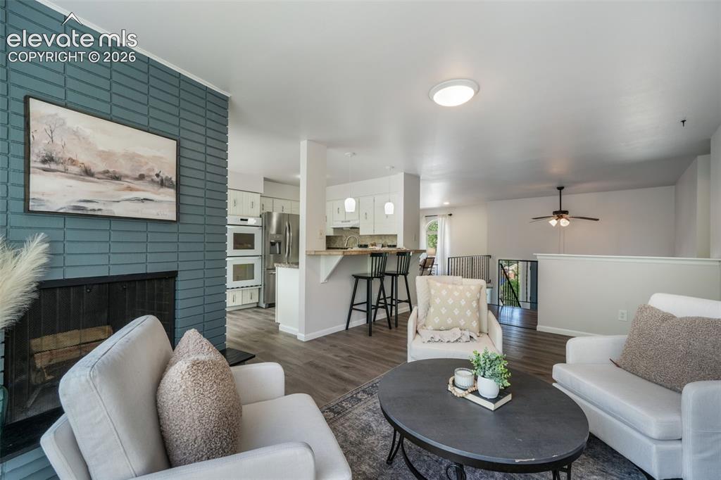 Image 9 of 50: Living Room