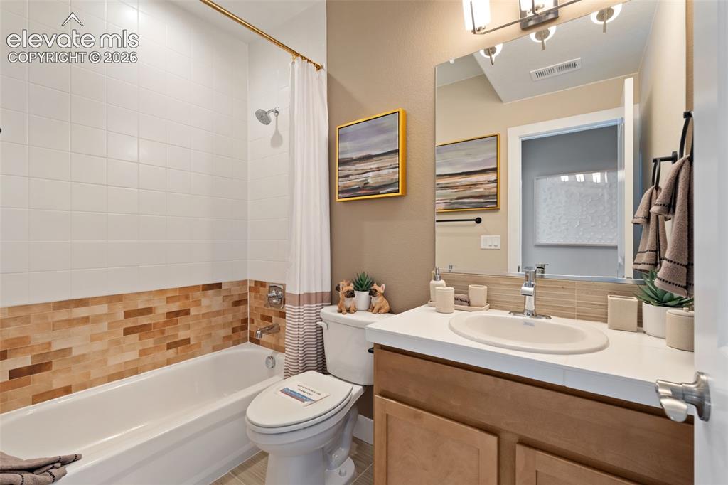 Image 48 of 50: Bathroom