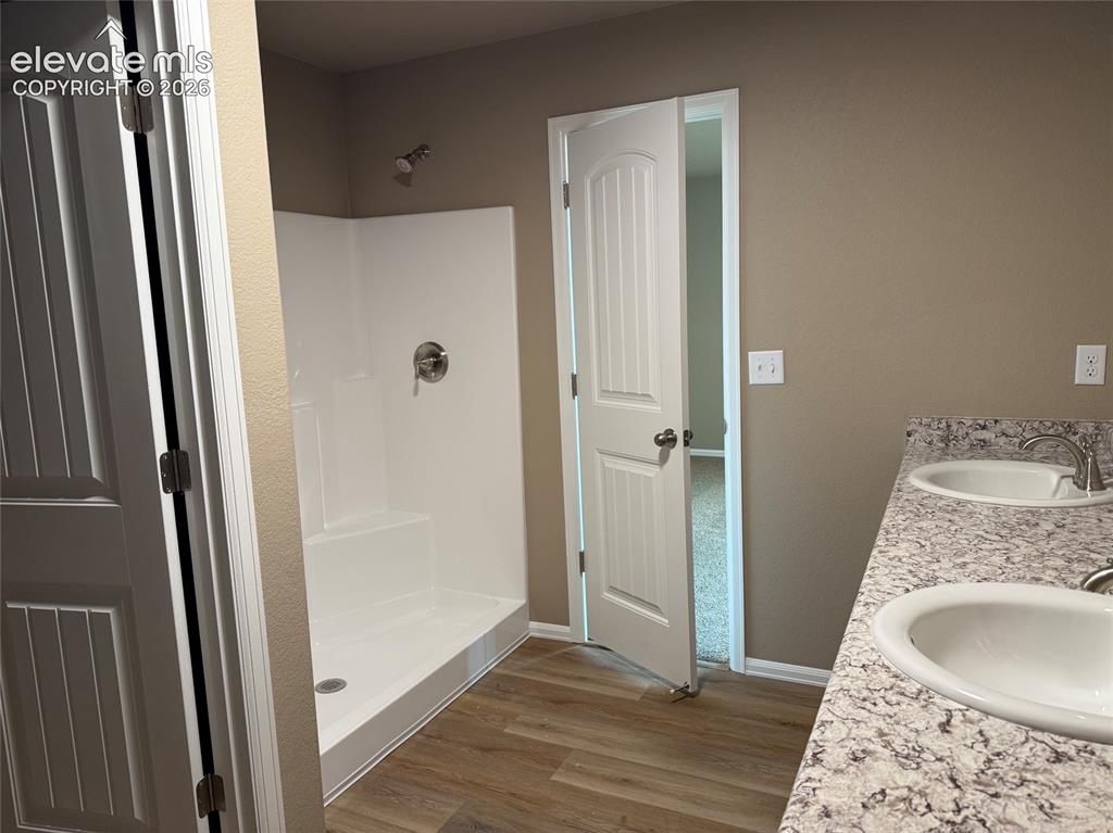 Image 12 of 21: Bathroom
