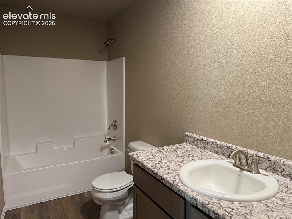 Image 16 of 21: Bathroom