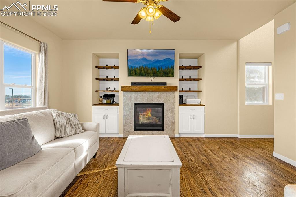 Image 10 of 36: Living Room