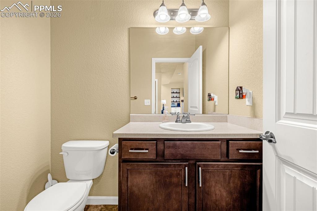 Image 12 of 36: Bathroom