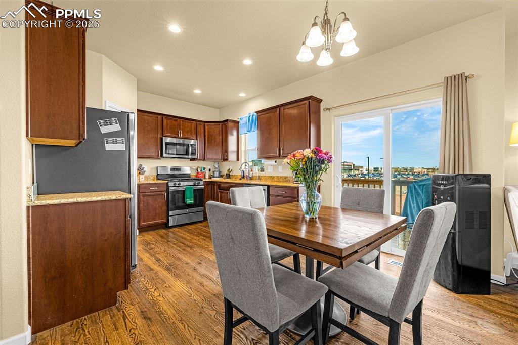 Image 7 of 36: Dining Area