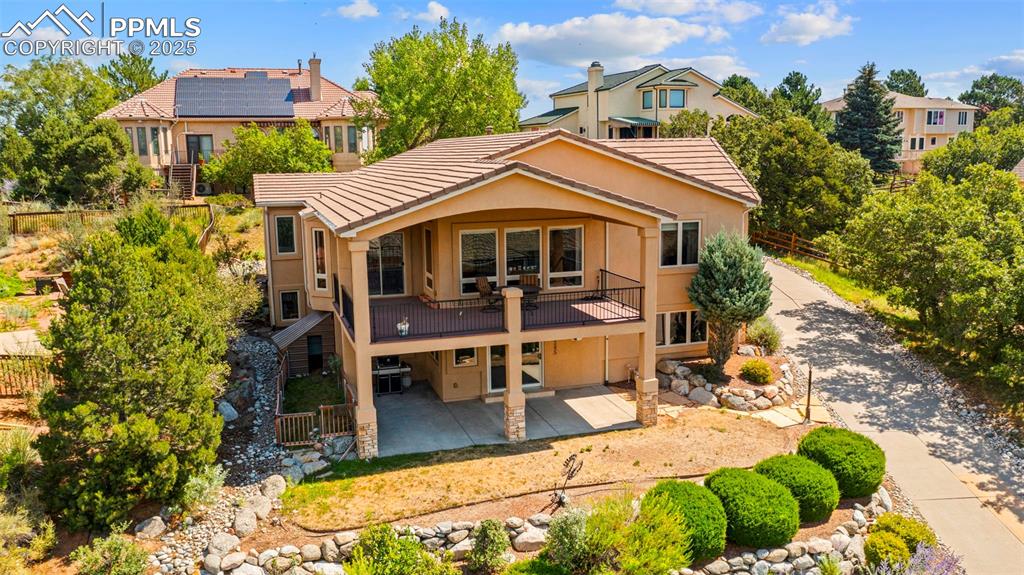 Image 21 of 33: Low maintenance landscaping