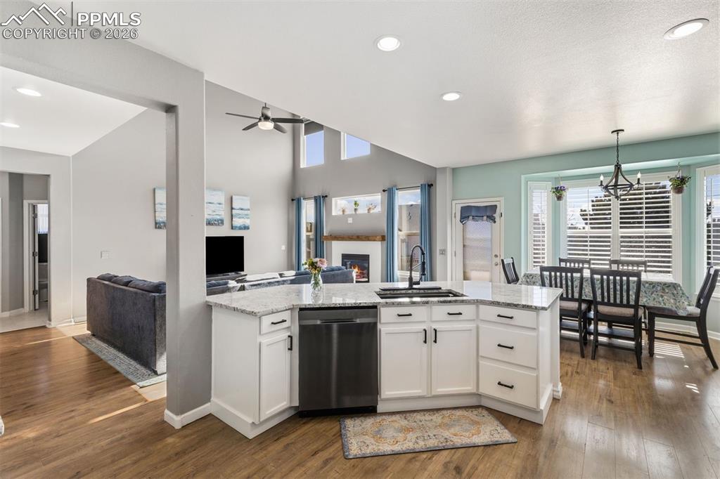 Image 11 of 44: Kitchen