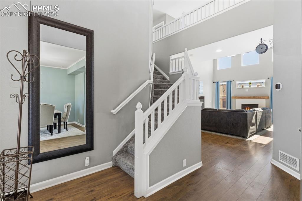 Image 33 of 44: Entry