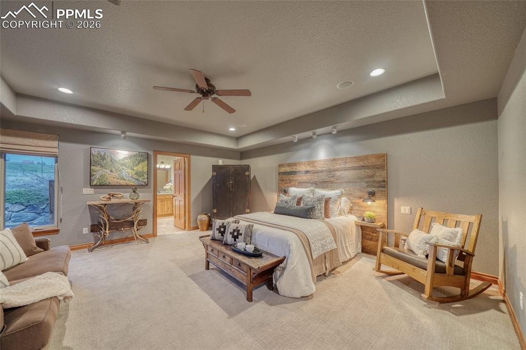 Image 25 of 50: Bedroom