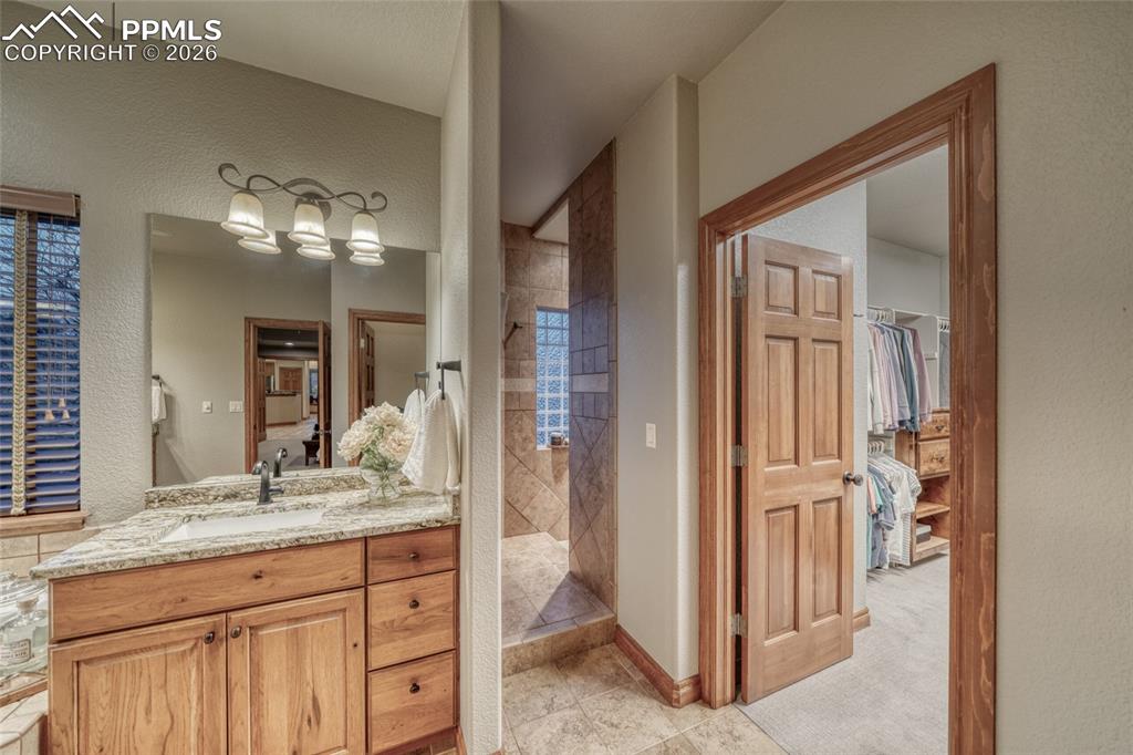 Image 29 of 50: Bathroom