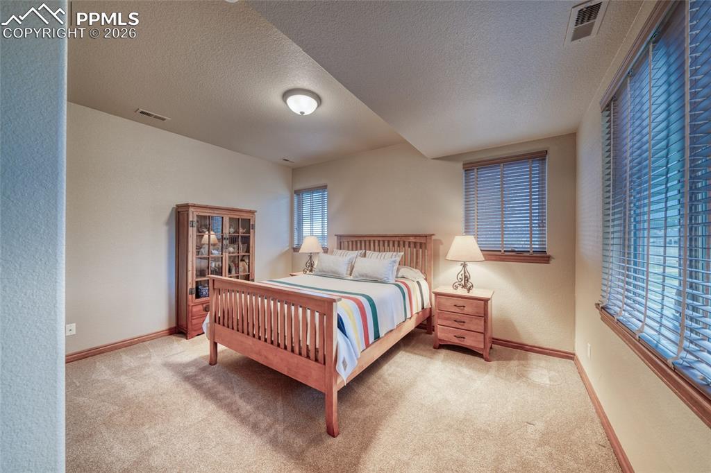 Image 36 of 50: Bedroom