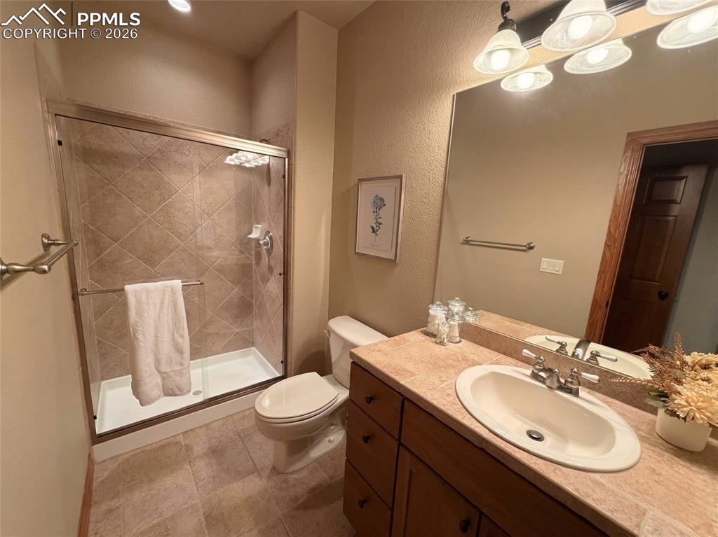 Image 37 of 50: Bathroom