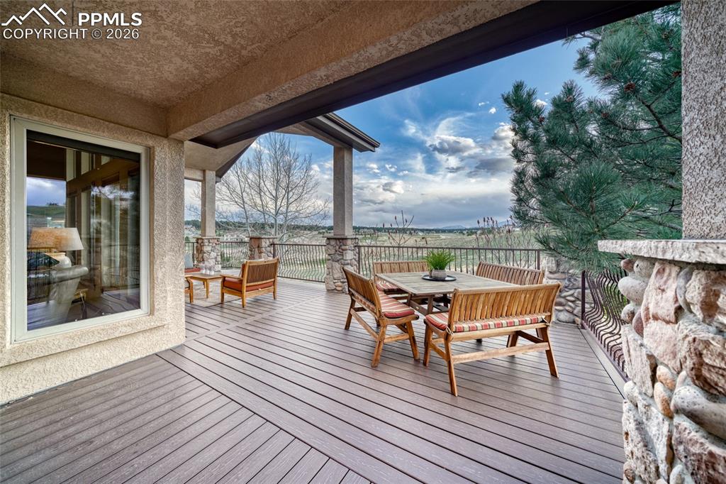 Image 42 of 50: Deck