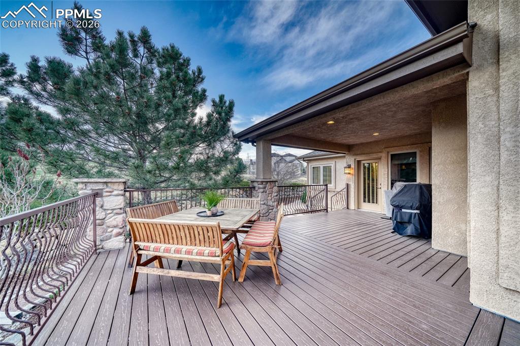 Image 43 of 50: Deck