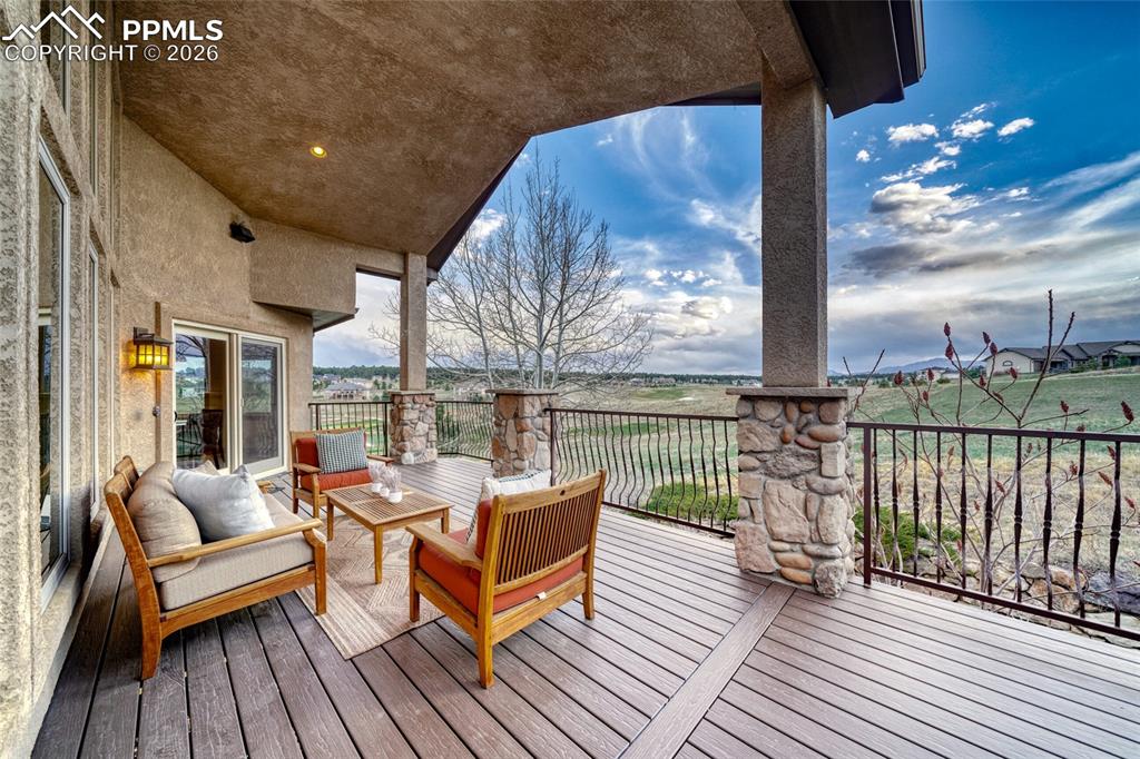 Image 44 of 50: Deck