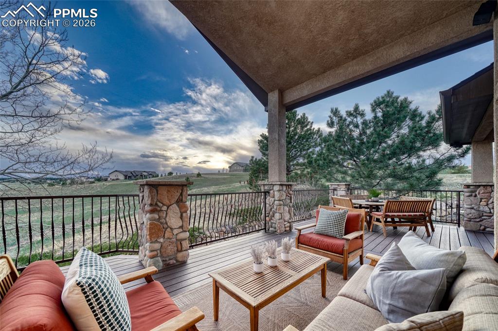 Image 45 of 50: Deck