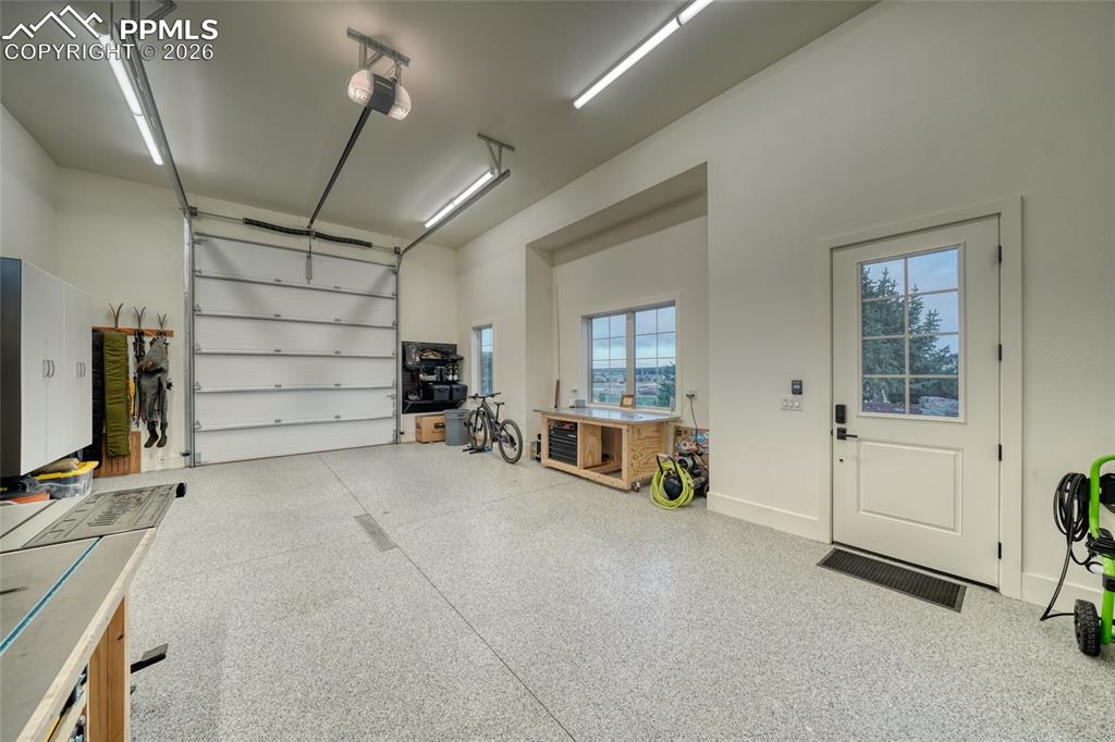 Image 47 of 50: Garage