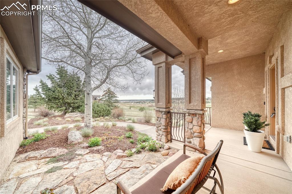 Image 7 of 50: Patio