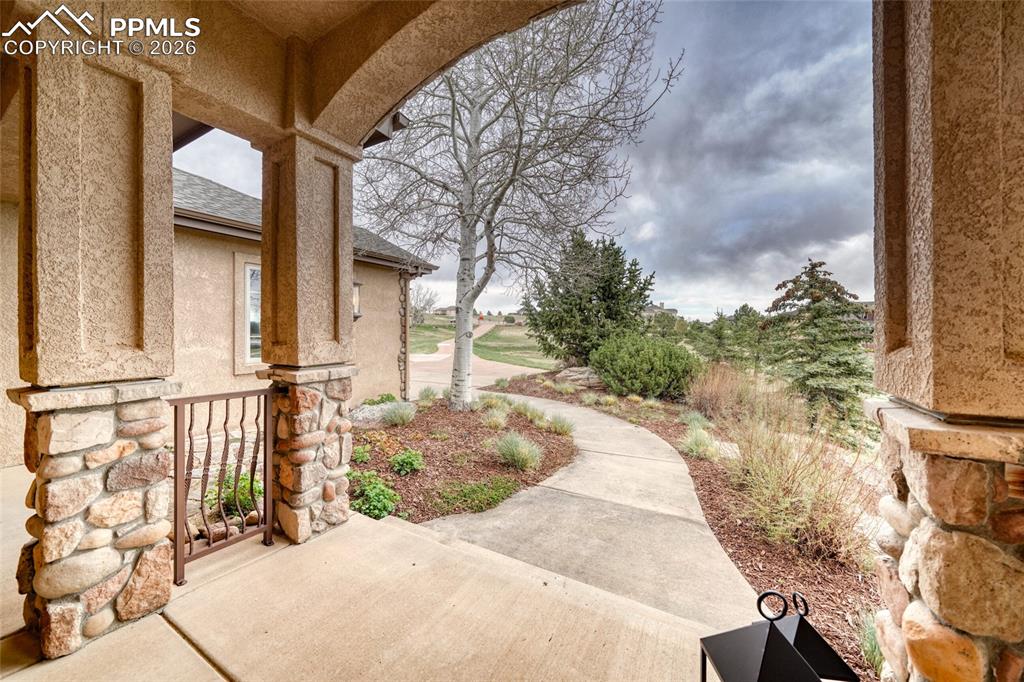 Image 8 of 50: Patio