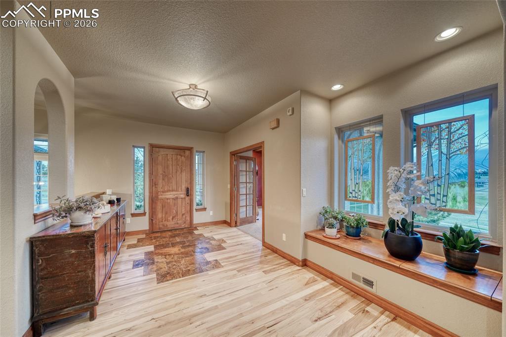 Image 9 of 50: Entry