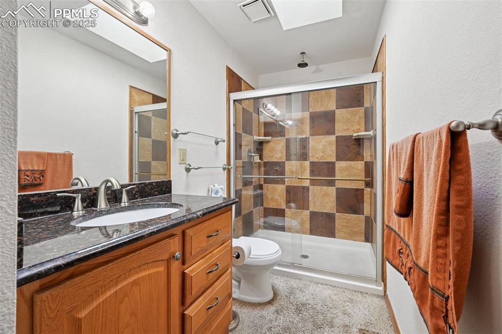 Image 28 of 39: Upper Level Bathroom