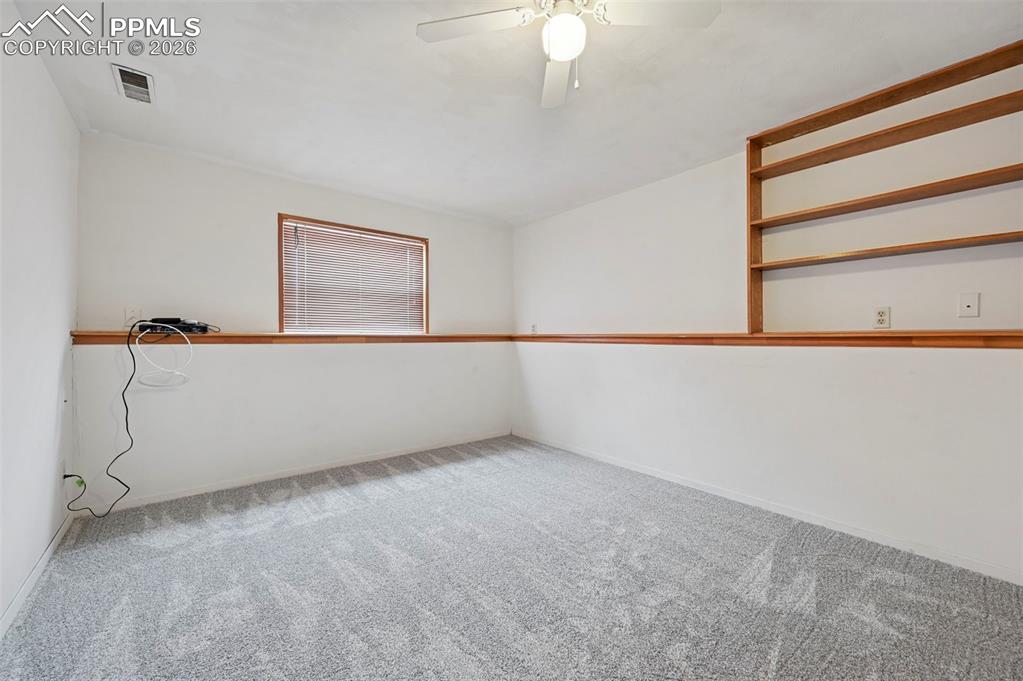 Image 36 of 39: Yard