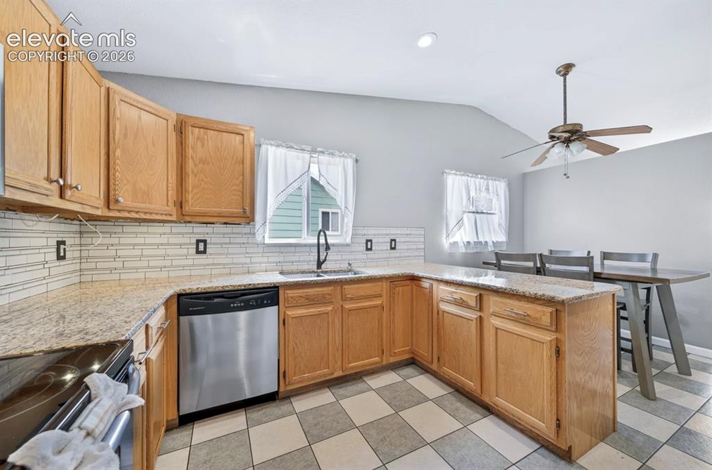 Image 11 of 33: Kitchen
