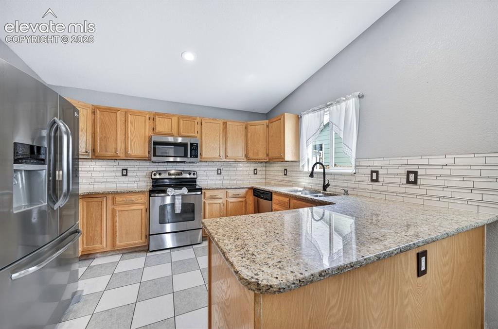 Image 8 of 33: Kitchen