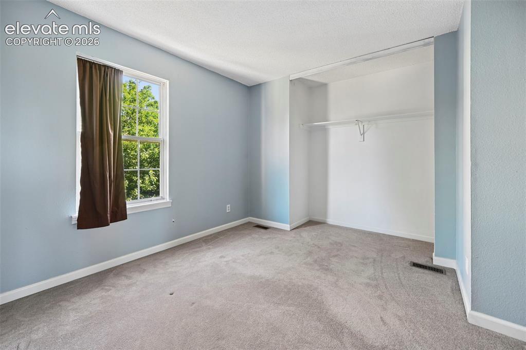 Image 4 of 20: Bedroom