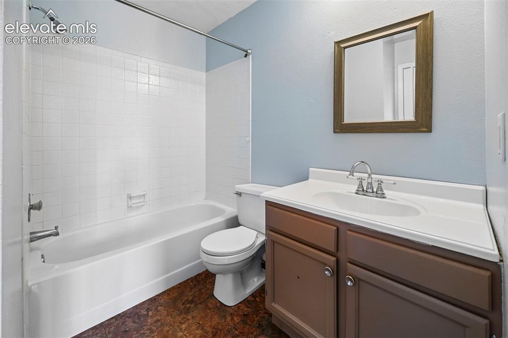 Image 5 of 20: Bathroom