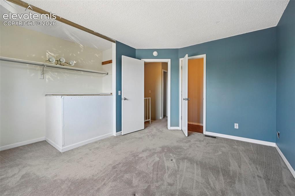Image 7 of 20: Bedroom