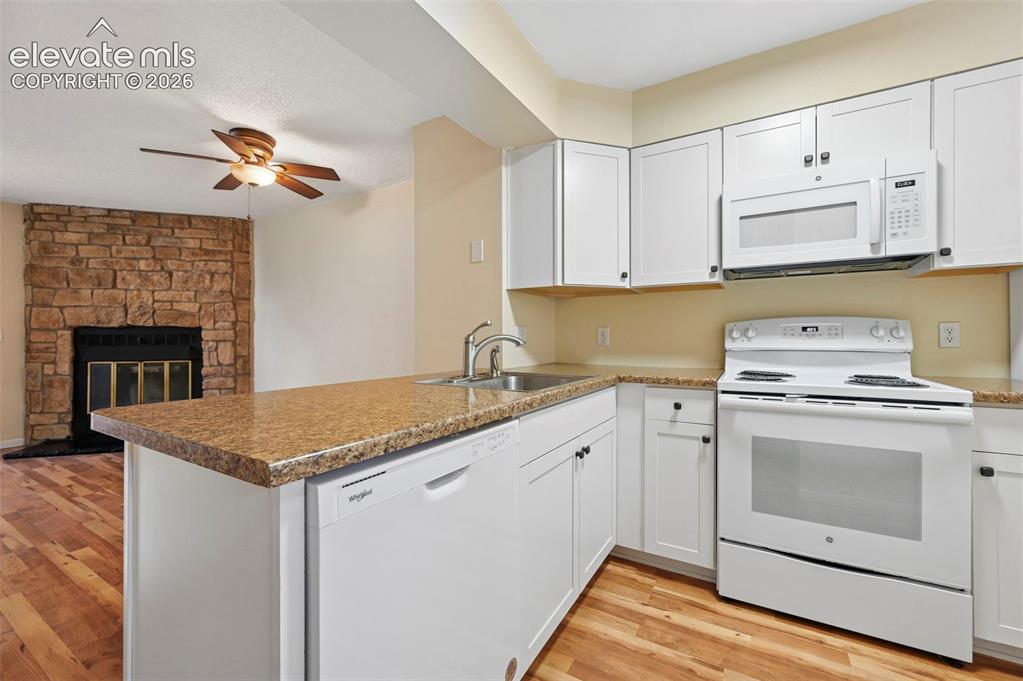Image 9 of 20: Kitchen