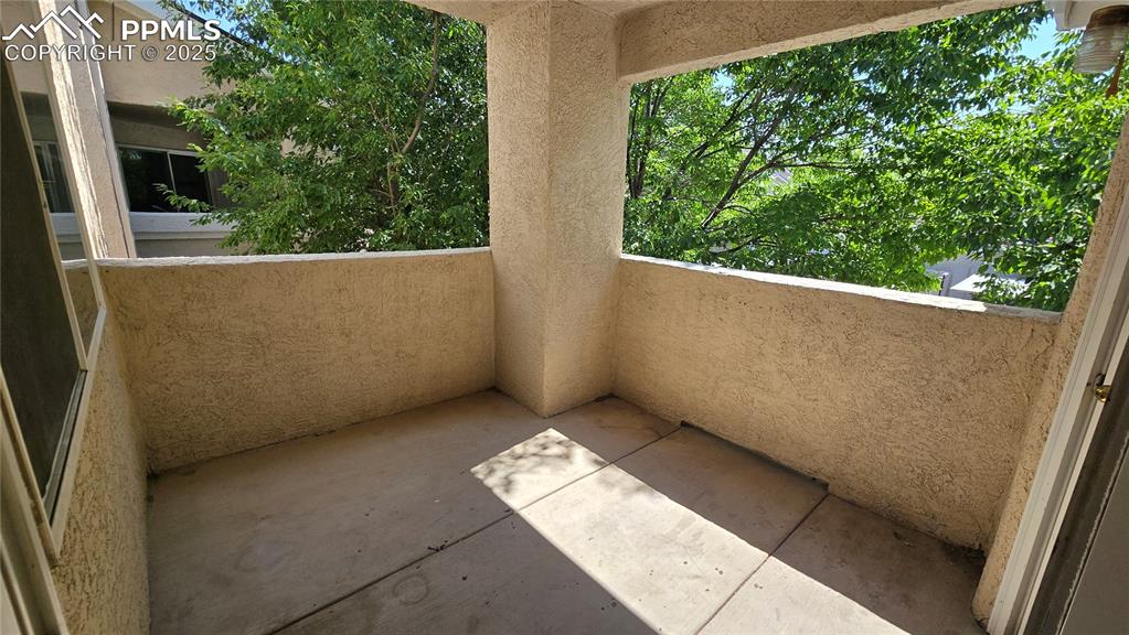 Image 25 of 26: Balcony