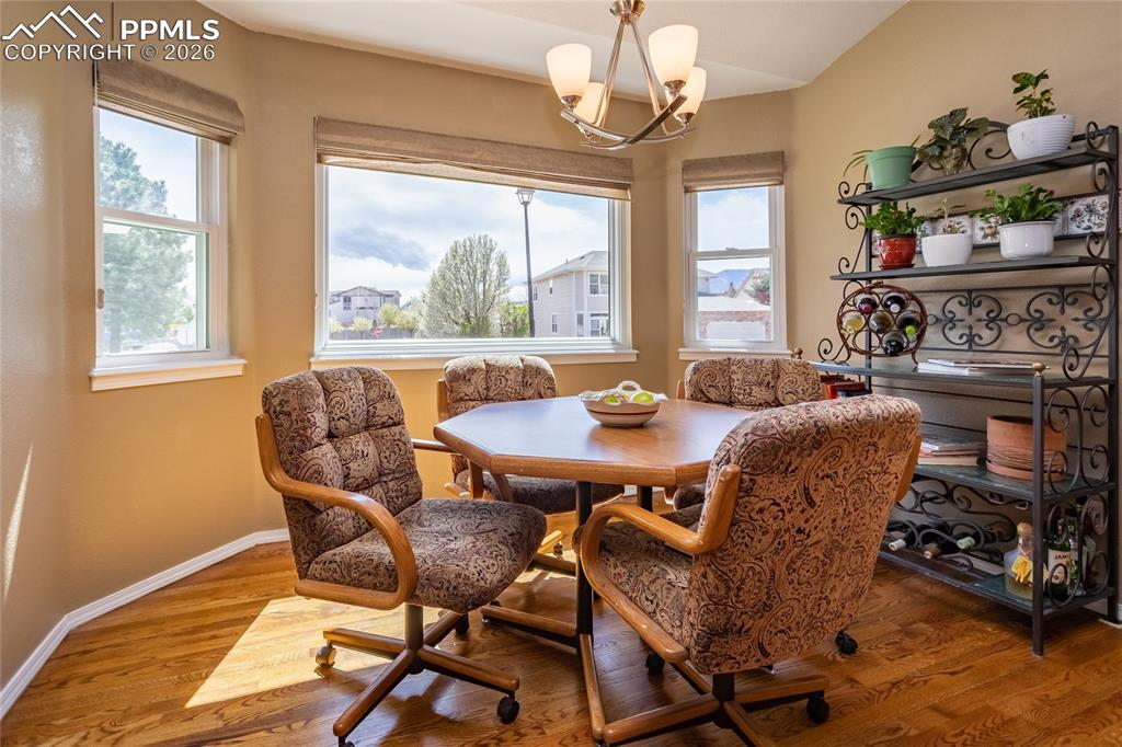 Image 11 of 50: Breakfast Area