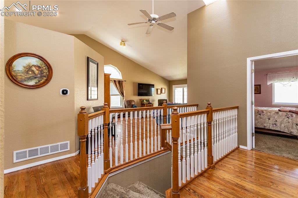 Image 19 of 50: Stairs