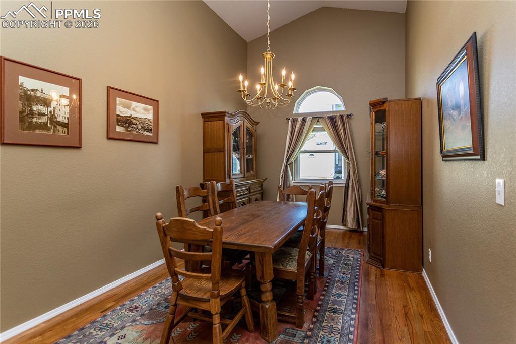 Image 21 of 50: Dining Room