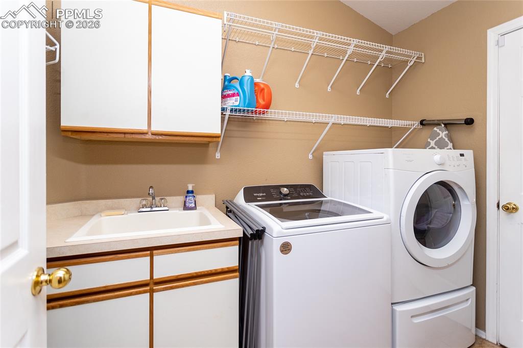 Image 34 of 50: Laundry