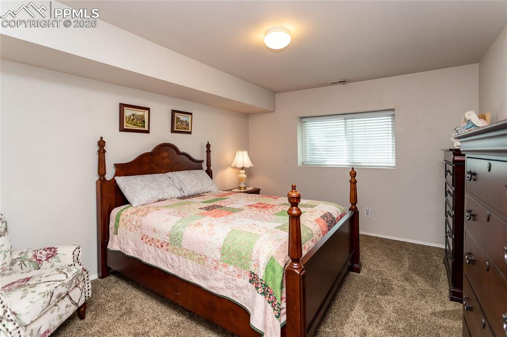 Image 39 of 50: Bedroom