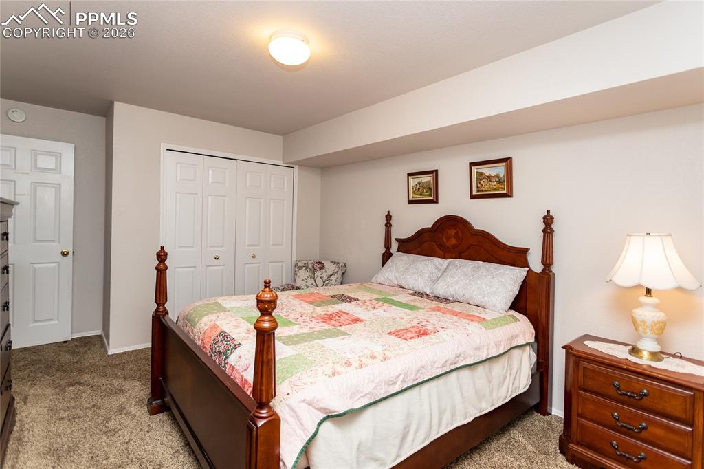 Image 40 of 50: Bedroom