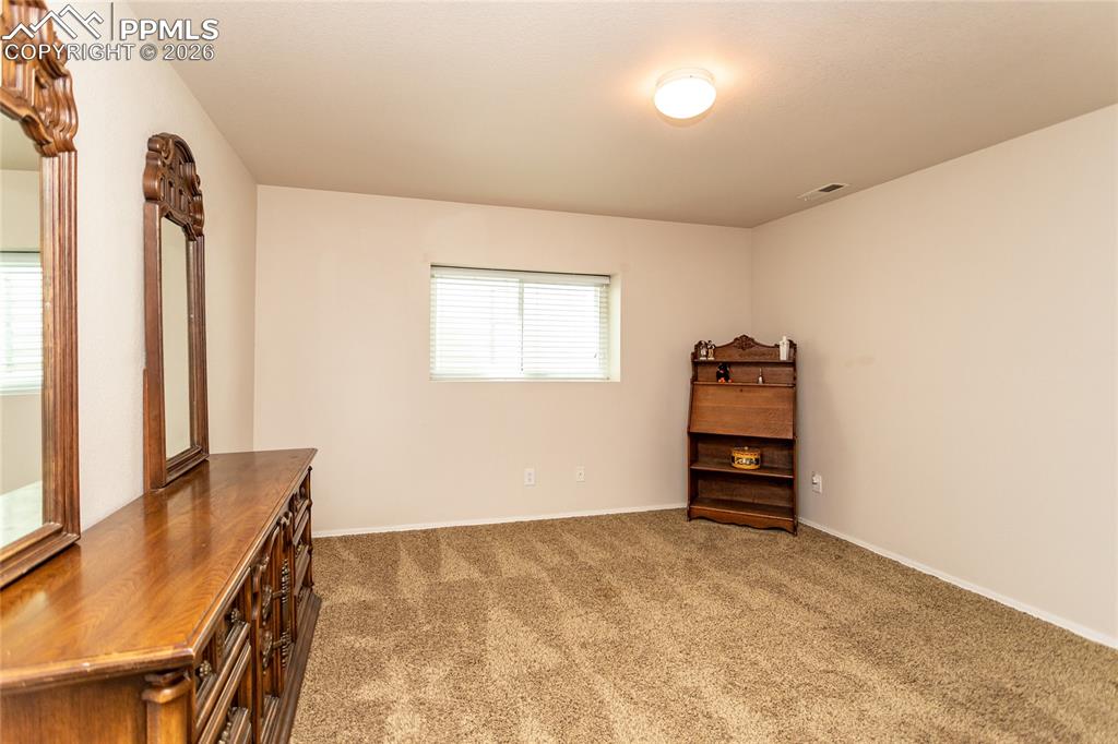 Image 41 of 50: Bedroom