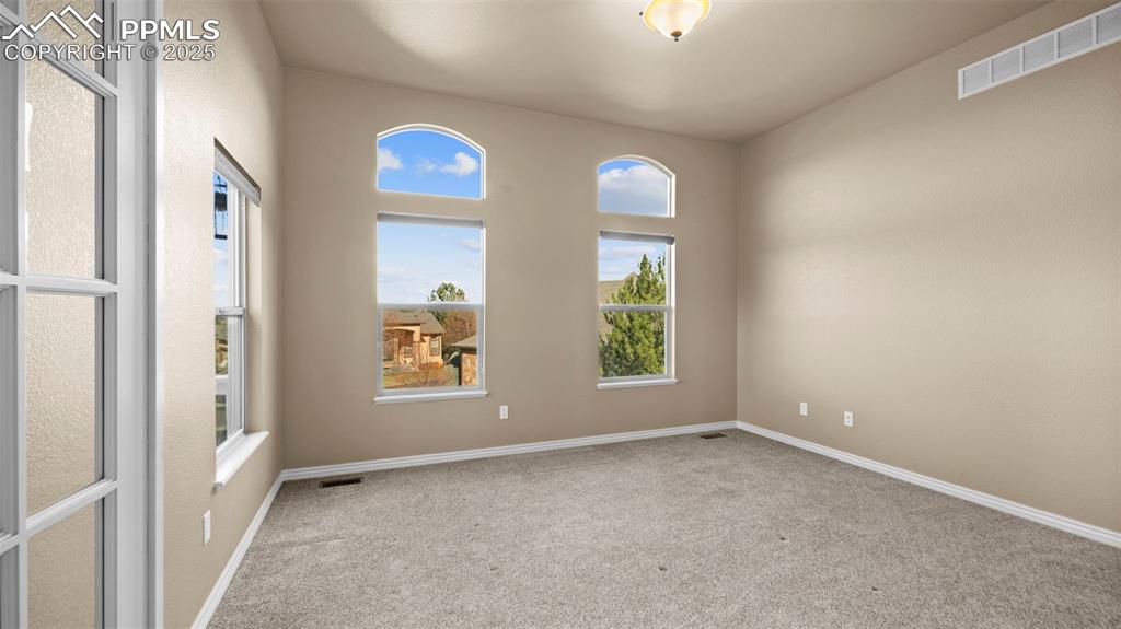 Image 12 of 50: Office