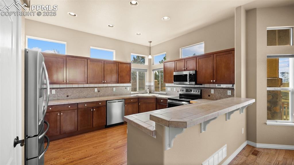 Image 17 of 50: Kitchen