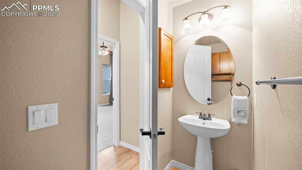 Image 28 of 50: Bathroom