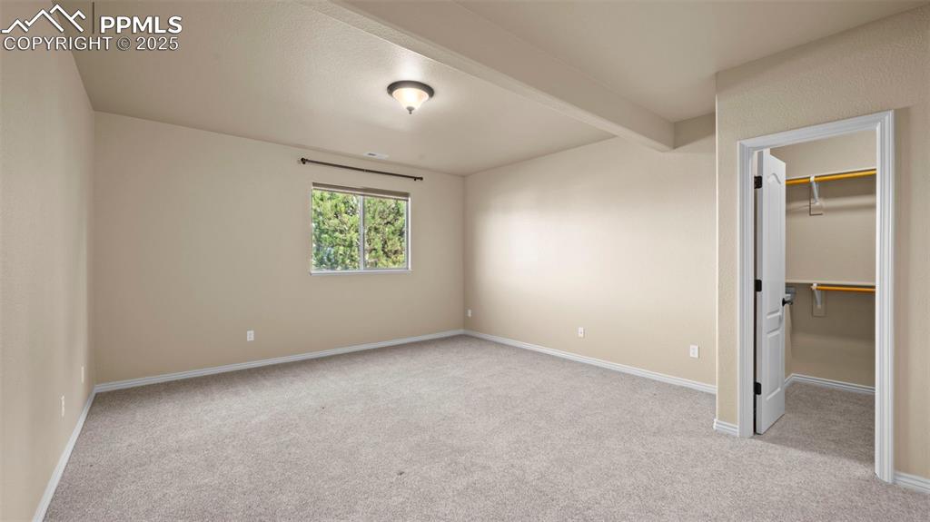 Image 36 of 50: Bedroom