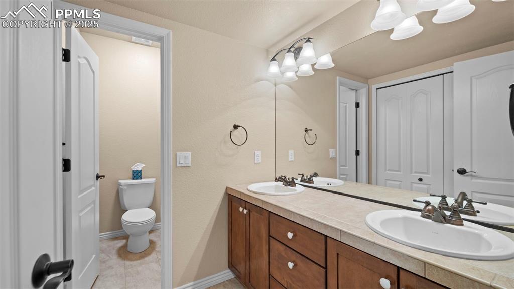 Image 37 of 50: Bathroom