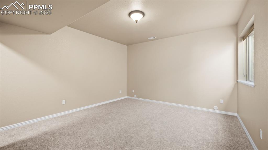 Image 38 of 50: Bedroom