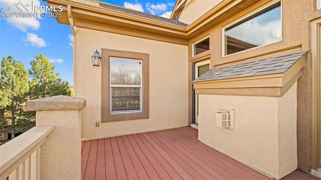 Image 39 of 50: Deck