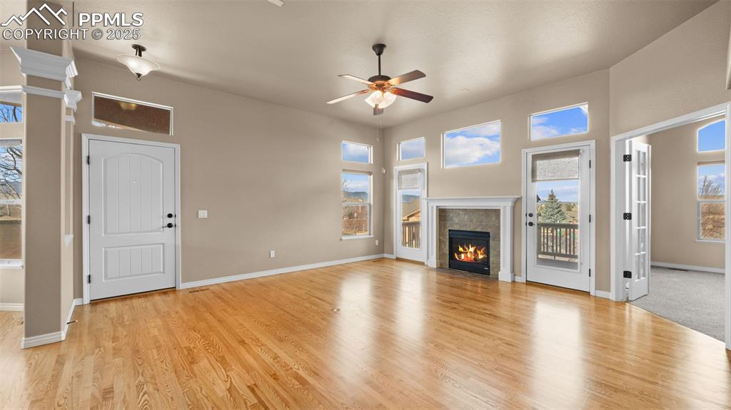 Image 9 of 50: Living Room